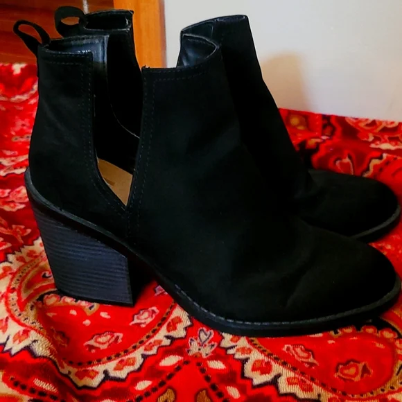 SM Boots - Picture 1 of 7